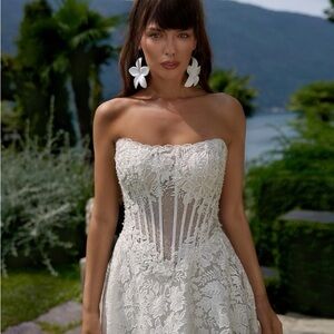 Elegant White Lace Strapless Dress